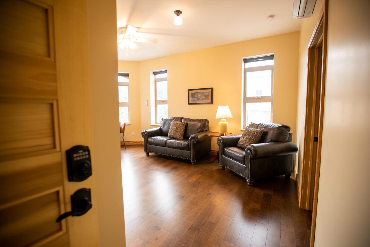 Goldfinch Suites Elkader Eksteriør billede